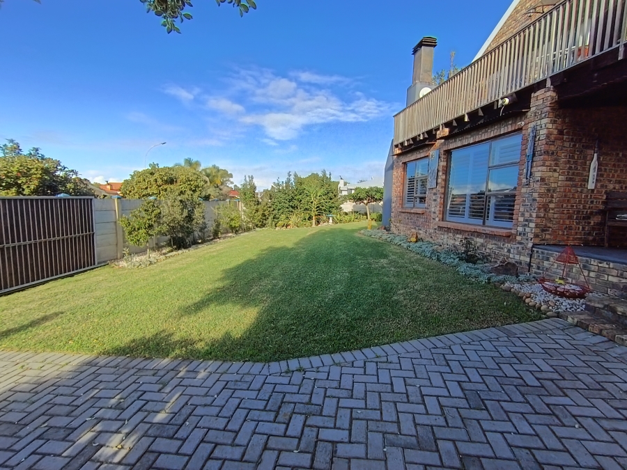3 Bedroom Property for Sale in Wavecrest Eastern Cape